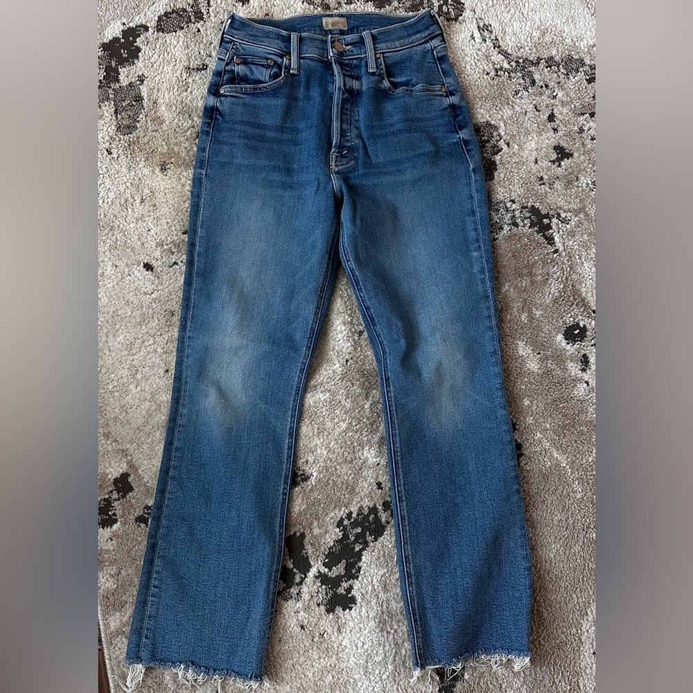 MOTHER JEANS
The Tripper ankle fray